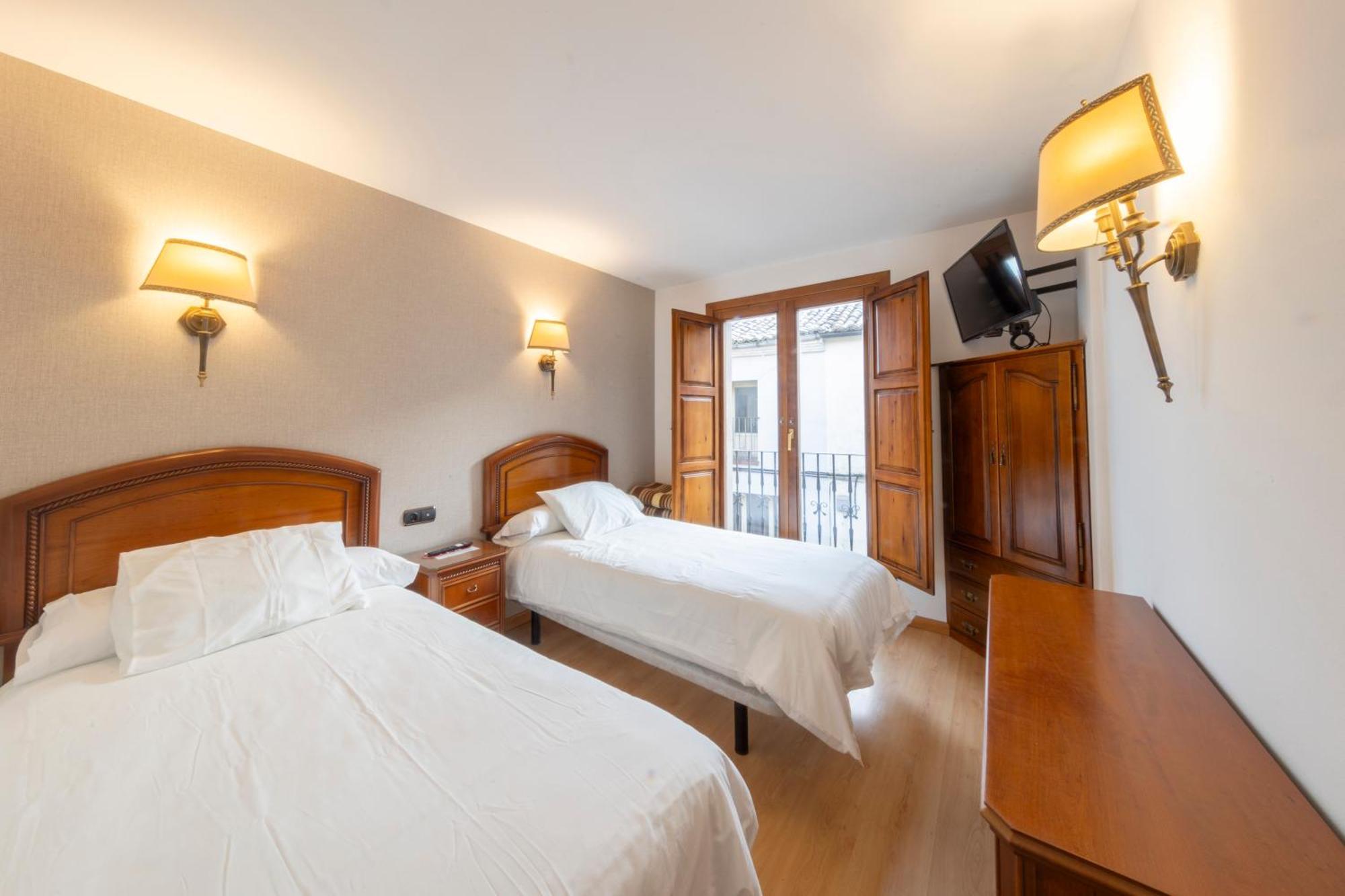 Hostal Sin Recep24H Puerta De La Villa - Pet Friendly & Restaurante Almazán Exterior foto